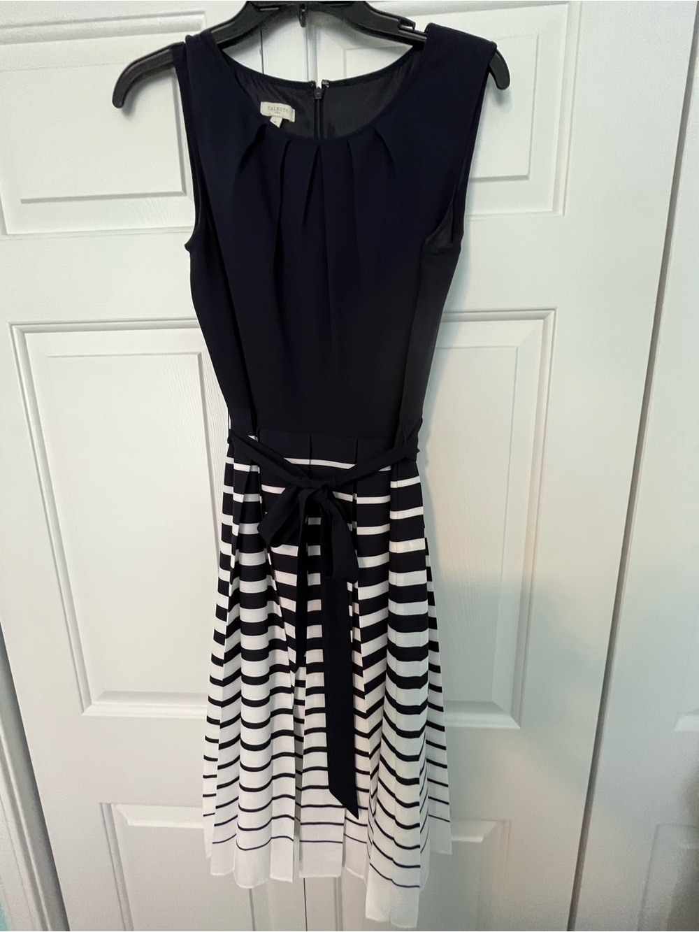 Talbots Fit n Flare Tank Navy and White Pleated Dress with Belt Size 8 - Picture 3 of 6